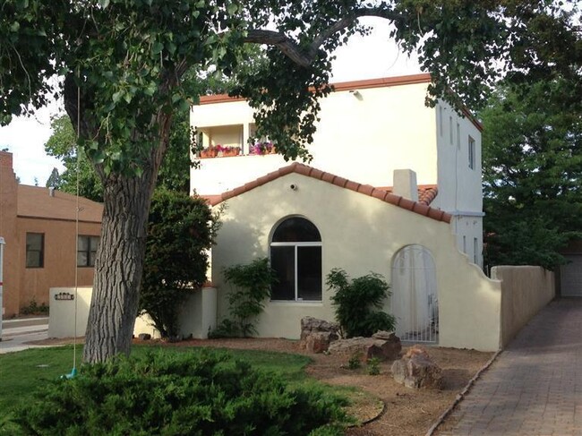 Building Photo - 1622 Los Alamos Ave SW
