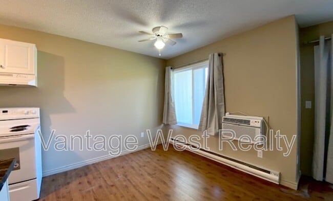 Building Photo - 875 Badke Rd