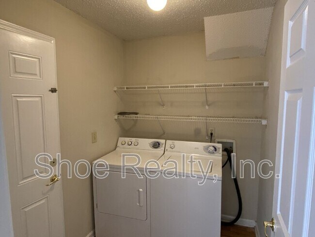 Foto del edificio - 7751 Fawn Lake Dr S