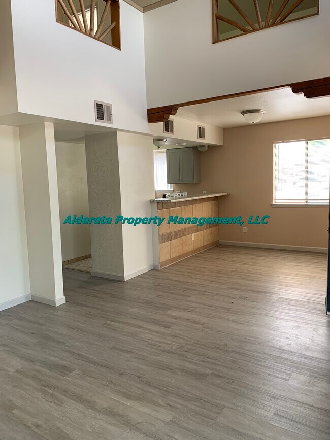 Building Photo - 736 Barelas Ct SW