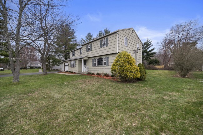 Building Photo - 9 N Hearthstone Dr