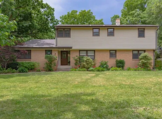 Building Photo - Beautiful 4 Bedroom / 3 Bath Home in the Heart of Manhattan, KS – Large Yard & Close to Campus