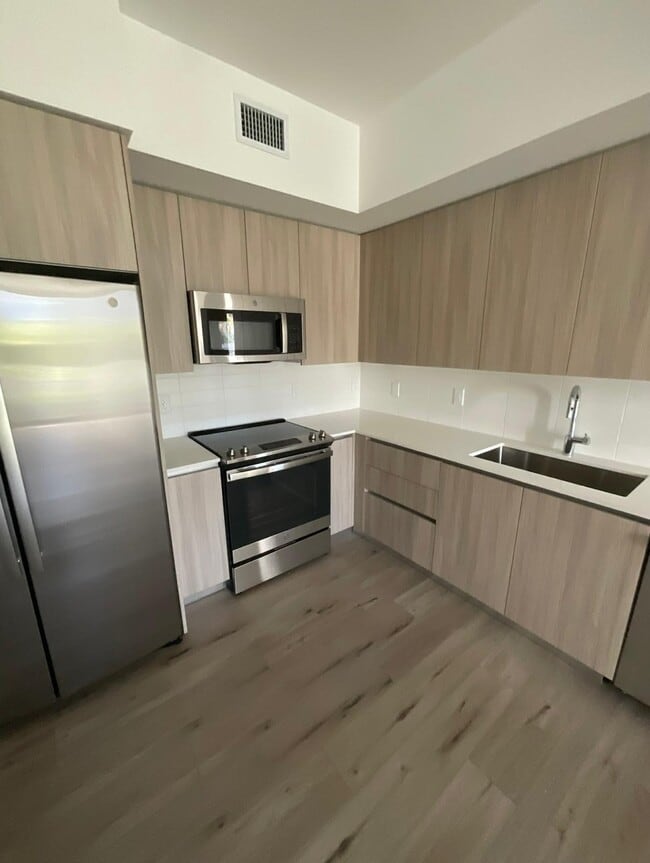 Building Photo - 655 W 73rd Pl