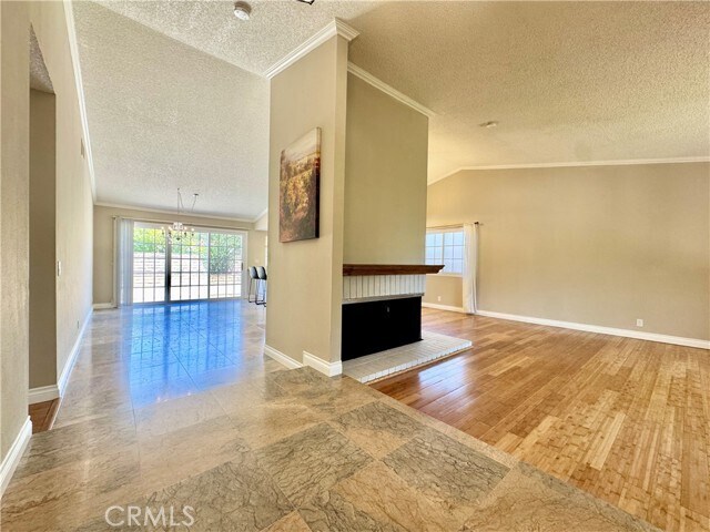 Foto del edificio - 1421 Meadow Glen Rd