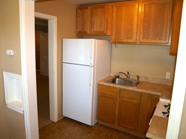 Kitchen - 1530 N Downing St
