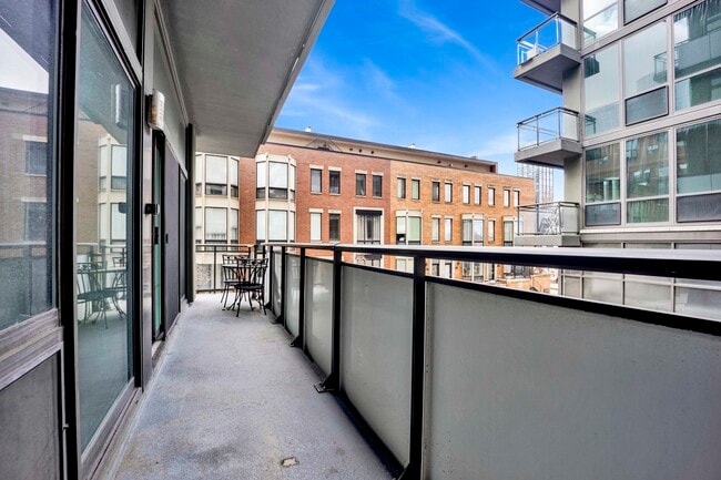 Foto del edificio - 660 W Wayman St