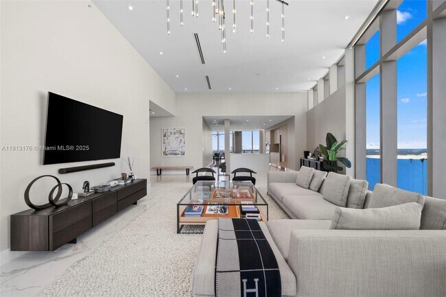 Foto del edificio - 15701 Collins Ave