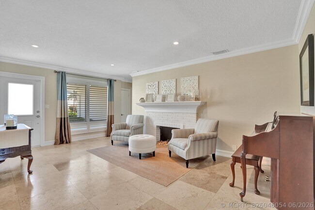 Building Photo - 248 Codrington Dr