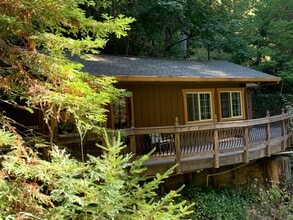 Building Photo - 435 Hubbard Gulch Rd