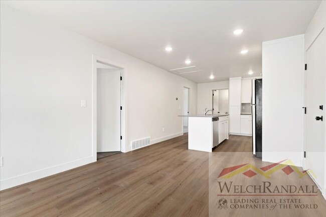 Building Photo - 2 bedroom 1 bath Mapleton Apt.