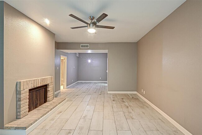 Foto del edificio - 2100 Tanglewilde St