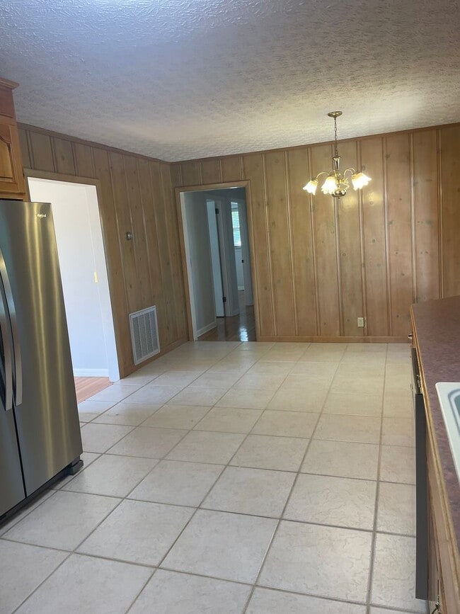 Building Photo - 3 Bed/1 Bath Home