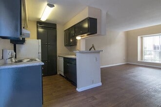 Building Photo - 4800 Lamonte Ln
