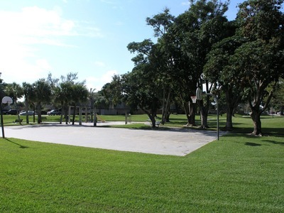 Building Photo - 217 2nd Ct