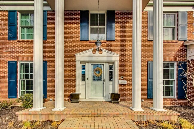 Foto del edificio - 2238 Iroquois Rd