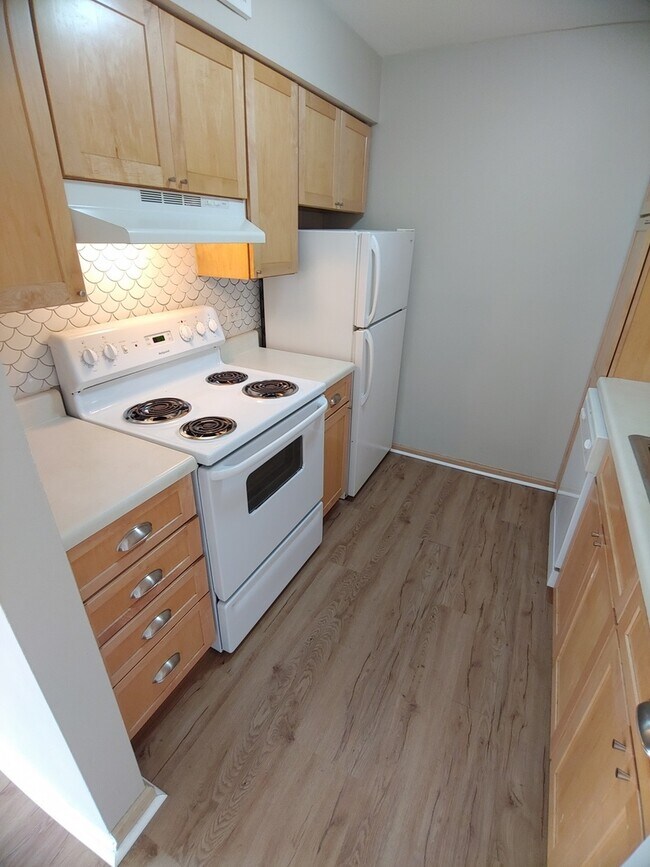 Building Photo - 6105 Knoll Valley Dr