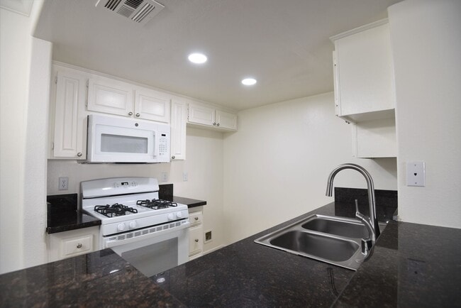 Foto del edificio - 6041 Fulton Ave