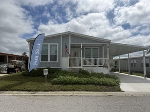 Building Photo - 4208 Queens Way
