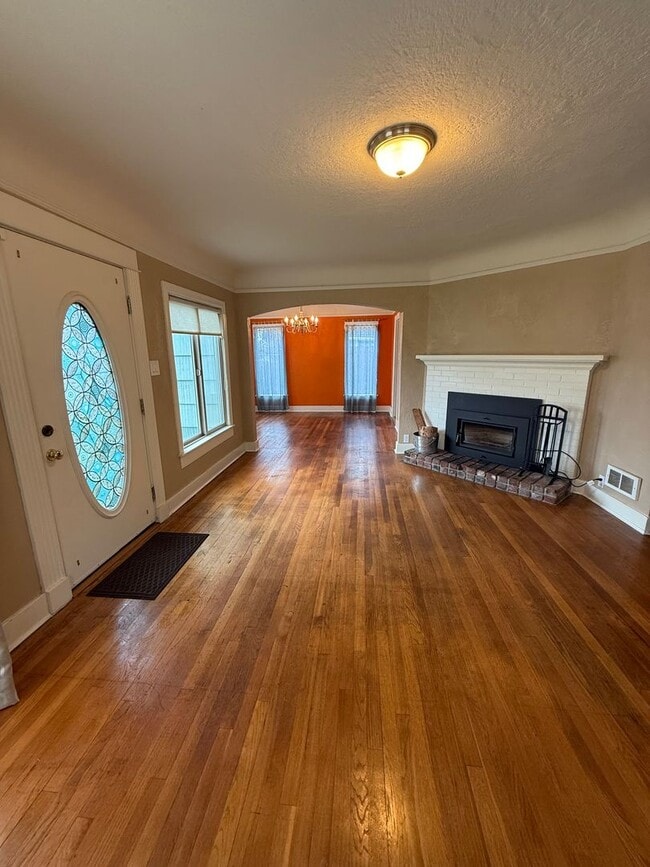 Foto del edificio - 3bd & 1 1/2ba with 2 Car Garage