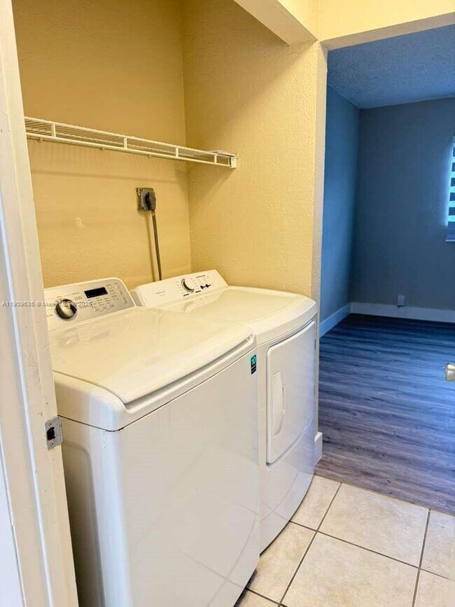 Foto del edificio - 4841 NW 9th Dr