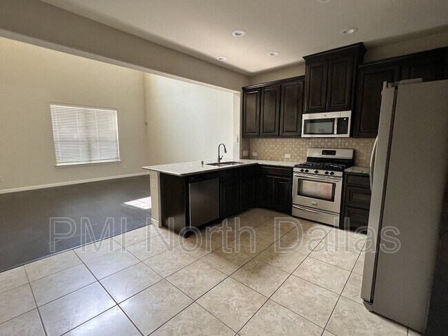 Foto del edificio - 532 S Greenville Ave