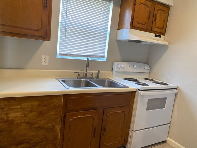 Building Photo - 884 Old Hickory Blvd