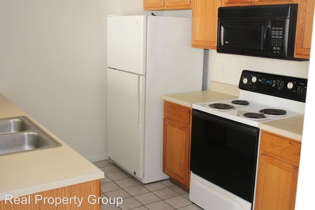 Building Photo - 1636-1638-1638 High Quest Cir