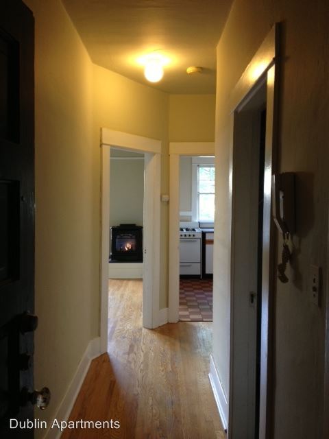 Primary Photo - 1052 E Thomas St