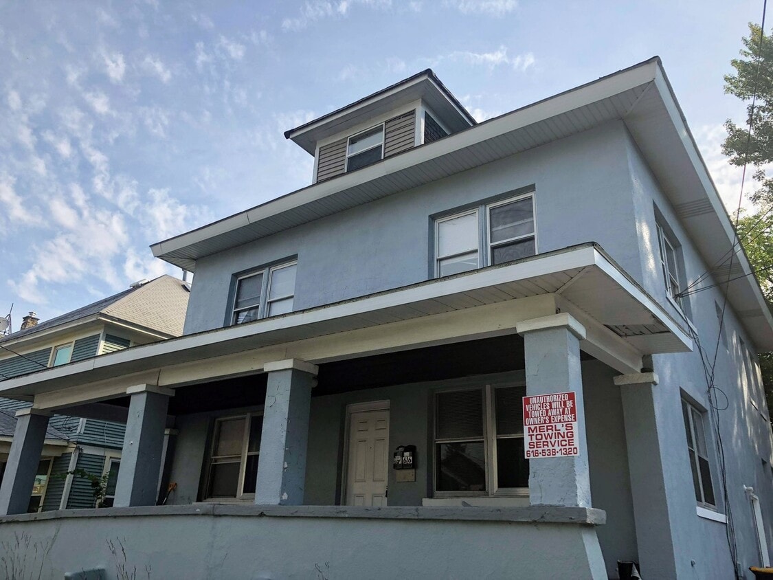 Primary Photo - 66 Diamond Ave NE