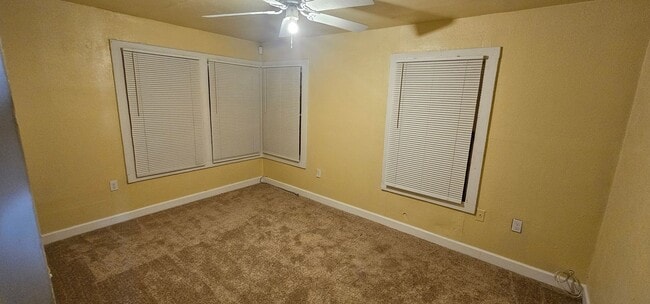 Building Photo - PRICE REDUCED!!!! Cozy 2 bed 1 bath