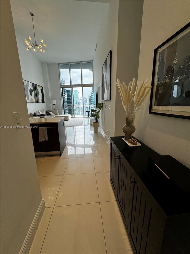 Foto del edificio - 475 Brickell Ave
