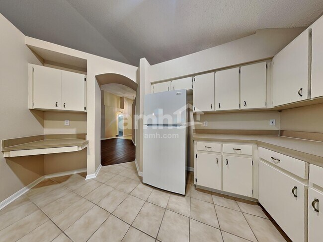 Foto del edificio - 1502 Scotch Pine Dr