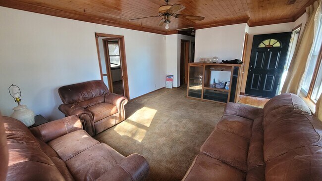 Living room - 3628 Reynolds Rd