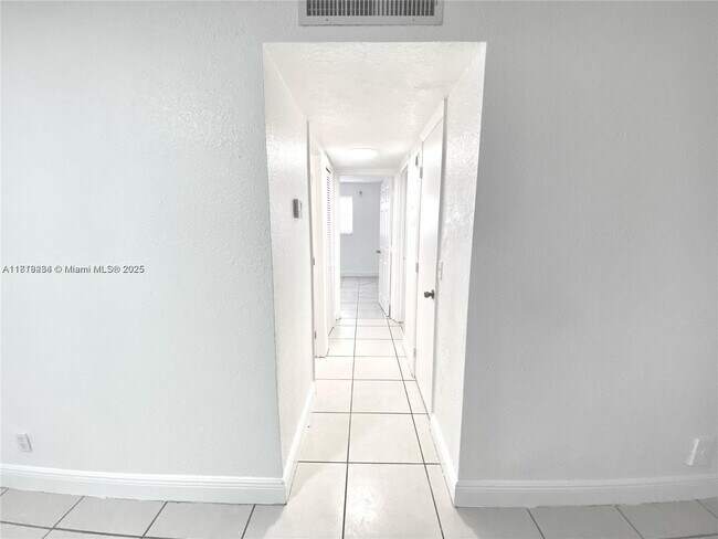 Foto del edificio - 4160 NW 21st St