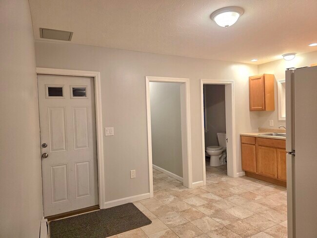 Building Photo - 184 Minott Rd