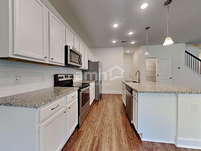 Building Photo - 986 Theodore Rd