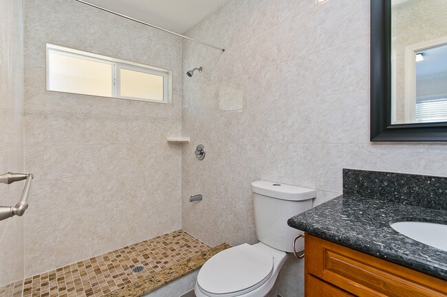 Building Photo - 912 8th Ave