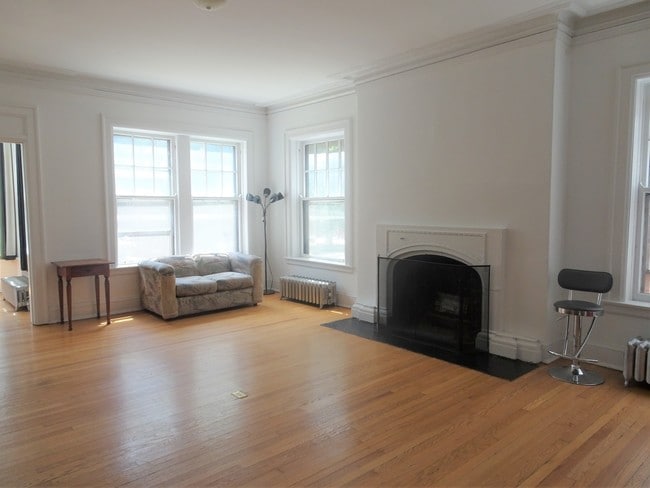 Building Photo - 1356 E Hyde Park Blvd