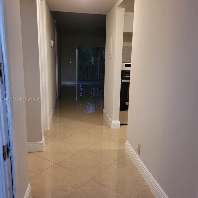 Foto del edificio - 130 Lake Meryl Dr