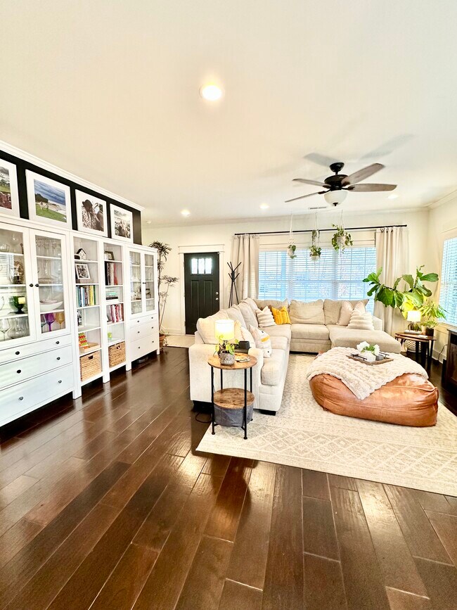 Photo - 16 S Textile Ave House