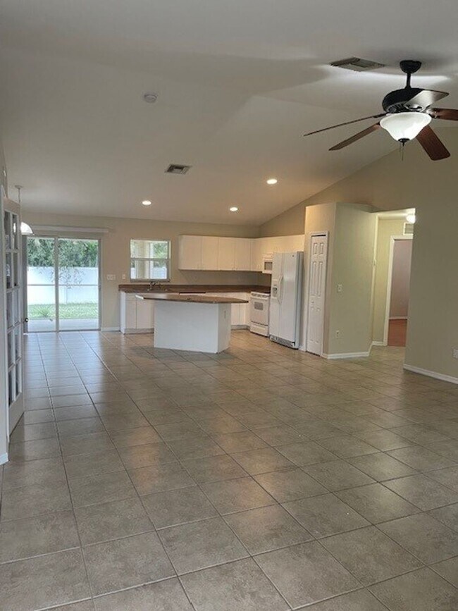 Foto del edificio - 910 SW 34th Terrace