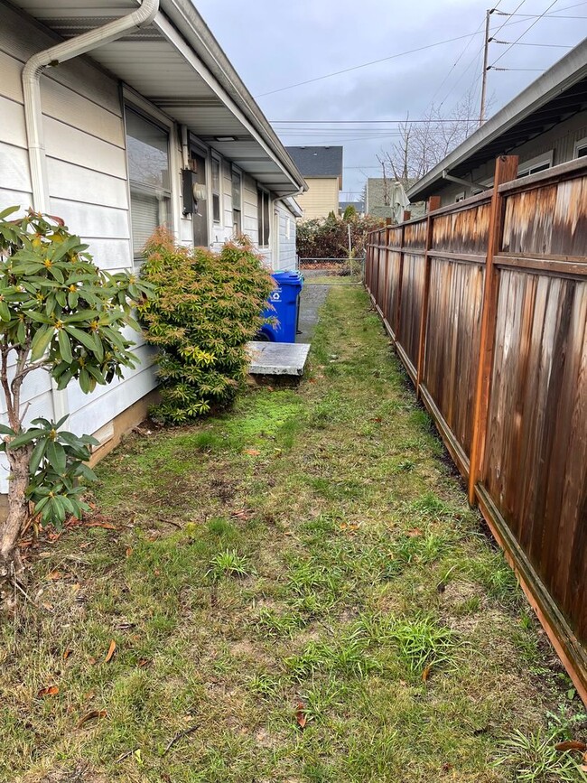 Building Photo - 4424 SE 66th Ave