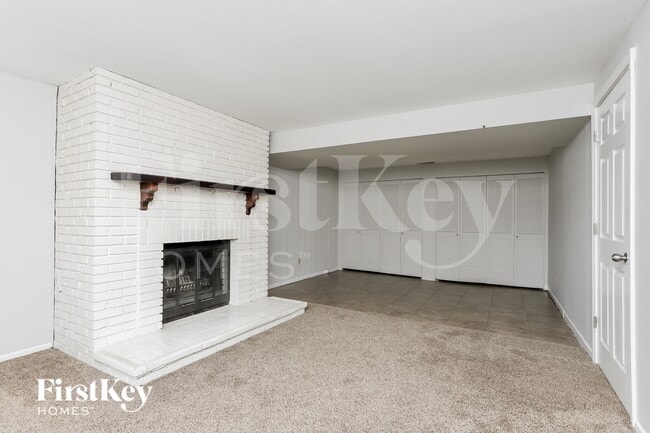 Building Photo - 323 Turfwood Dr