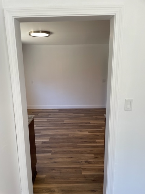 Den - 133 Lake Hayward Rd