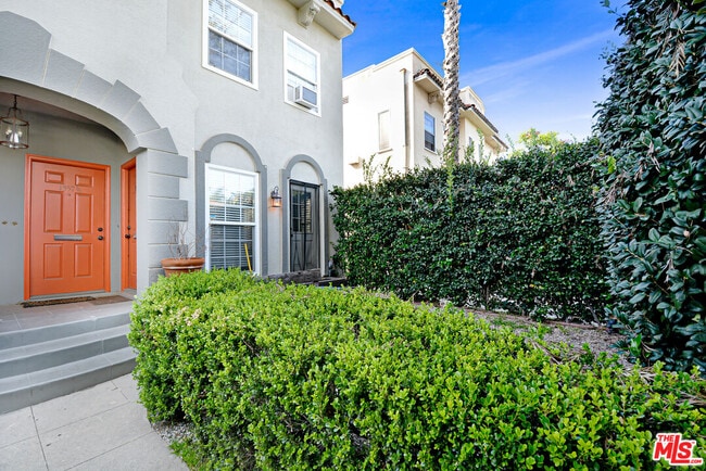 Foto del edificio - 1357 Cloverdale Ave