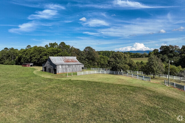 Picturesque old barns are scattered throughout Prospect.