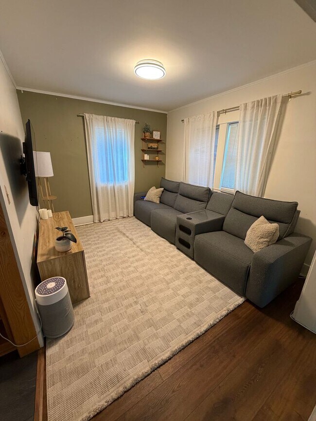 Foto del edificio - 607-607 Leicester Ave