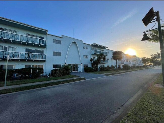 Foto del edificio - 223 Columbia Dr