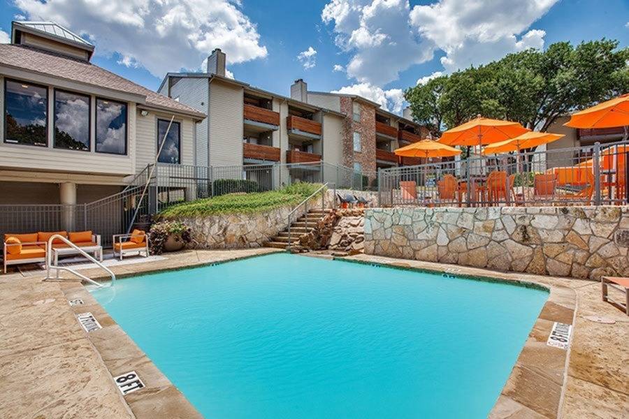 Liv on the Green Apartment Homes Apartments 811 NE Green Oaks Blvd