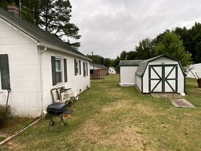 Building Photo - 118 Fairgrounds Rd